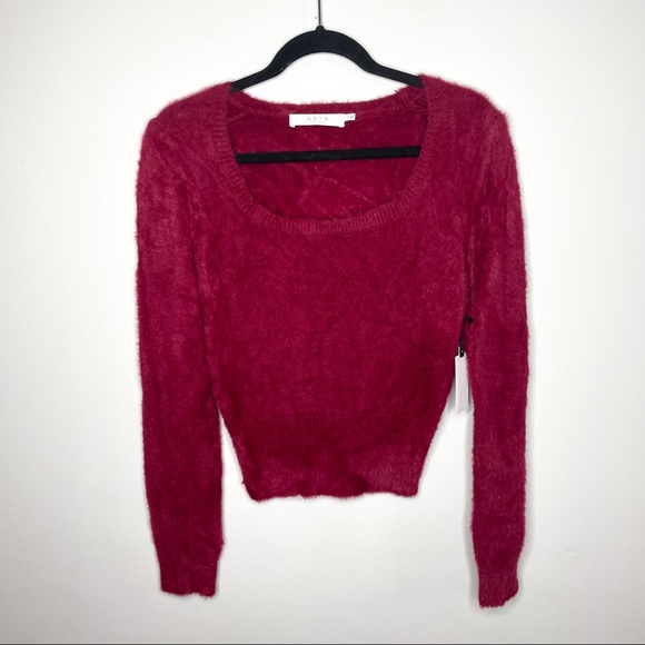 ASTR The Label NWT Dark Red Fuzzy Crop Sweater Square Neckline Women's - Picture 2 of 7